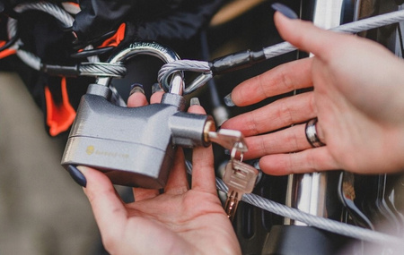 Antykradzieżowa torba na dwa kaski + linka + kłódka 42L Deemeed