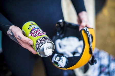 Pianka odświeżająca do kasku, butów i rękawic motocyklowych Muc Off - 400ml
