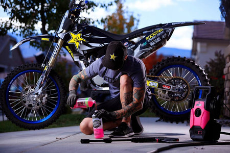 Biodegradowalny płyn do mycia motocykla z nanotechnologią z atomizerem - 1l